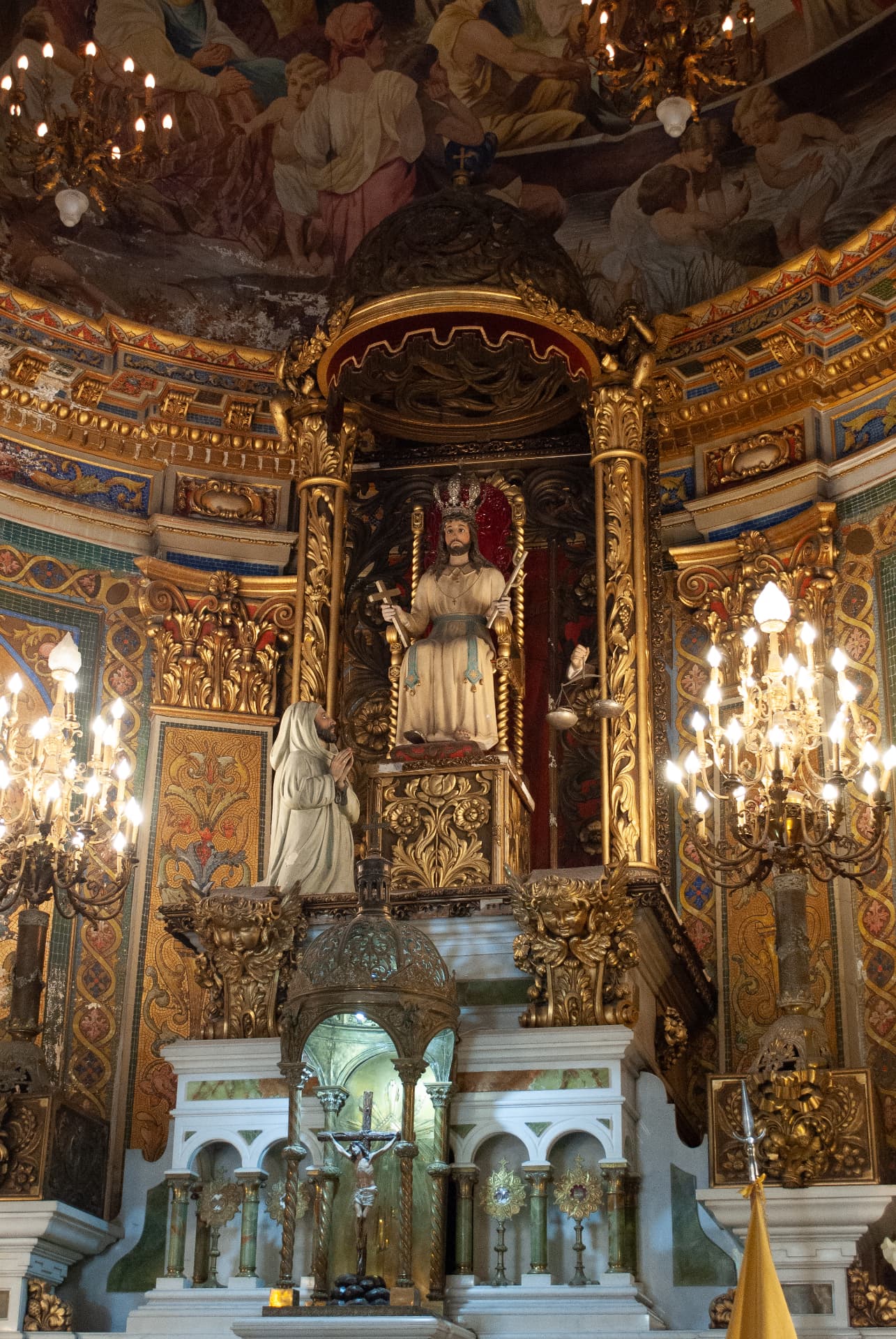 Trabajos de restauración en el interior del templo