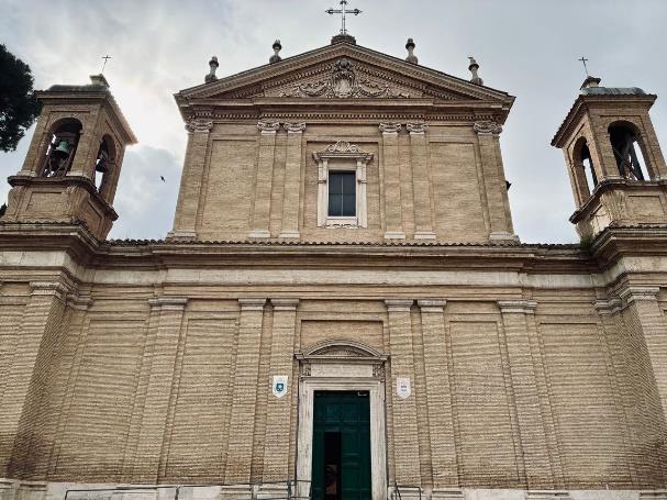 Fachada de la basílica de Santa Anastasia al Palatino, en Roma